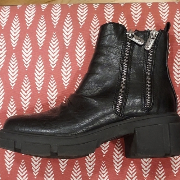 Stylish Black Combat Boots - Picture 3 of 4